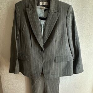 Tahari ASL Gray Tailored 3 piece Suit